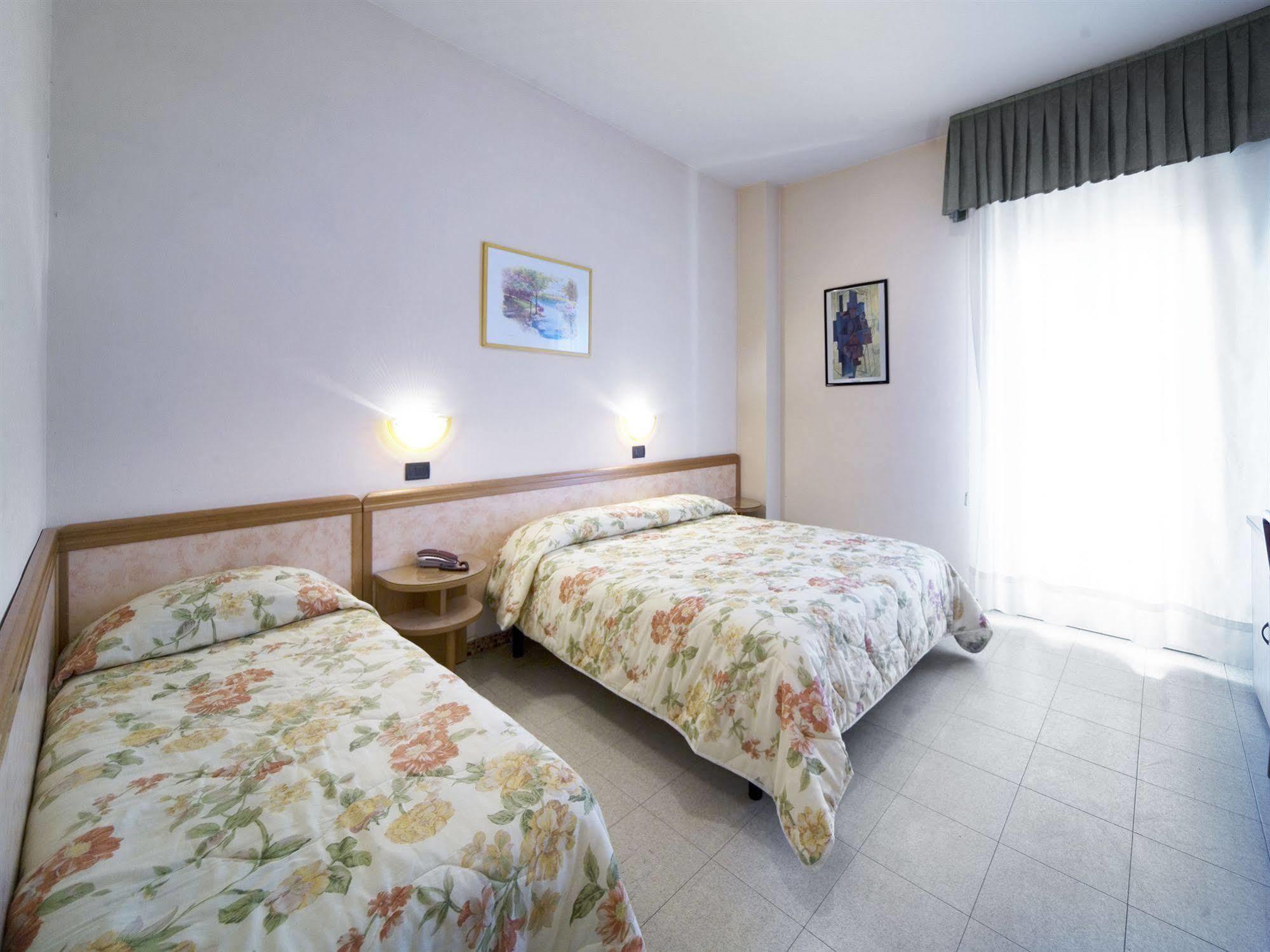 Hotel Bamby Rimini Ngoại thất bức ảnh
